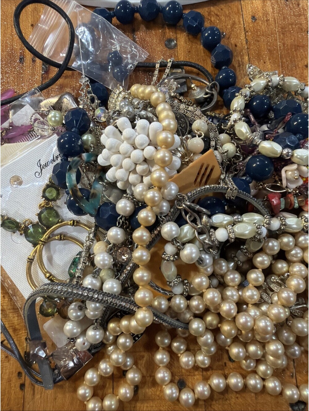 Vintage Beads Bubbles And Other Treasures Over A Pound #10